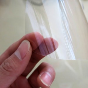 Película protetora transparente para móveis com resistência a arranhões